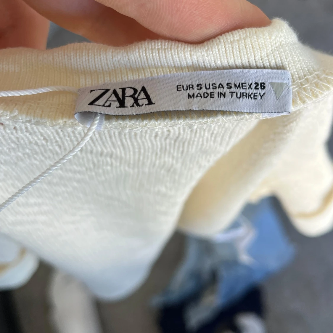 Vit stickad croppad topp från Zara - 2