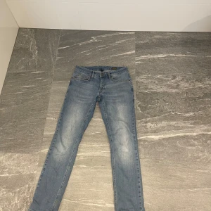 Signal jeans - Säljer ett par ljusblå jeans från signal endast använda ett fåtal gånger och i fint skick! Tveka inte på att höra av dig vid minsta funderingar!