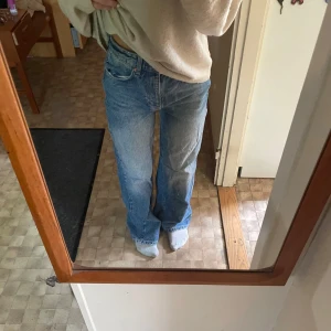 Jeans - Baggy jeans från Gina tricot💕Är storlek 34 men passar mig som brukar ha 36-38
