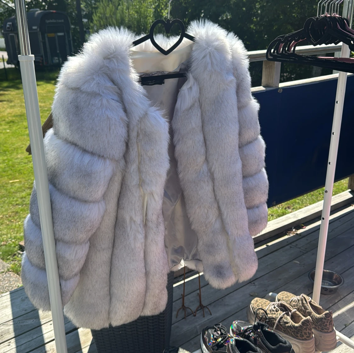 Vit pälsväst från Ying Jia Mei XL