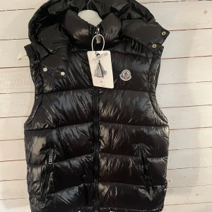 Moncler väst - Ny moncler väst , luvan kan tas bort