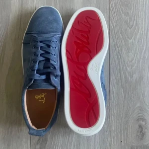 Blå loubs - Säljer ett par ljusblåa loubs i stolen 41! Skorna passar perfekt nu till sommaren. Fast vid mitt pris!