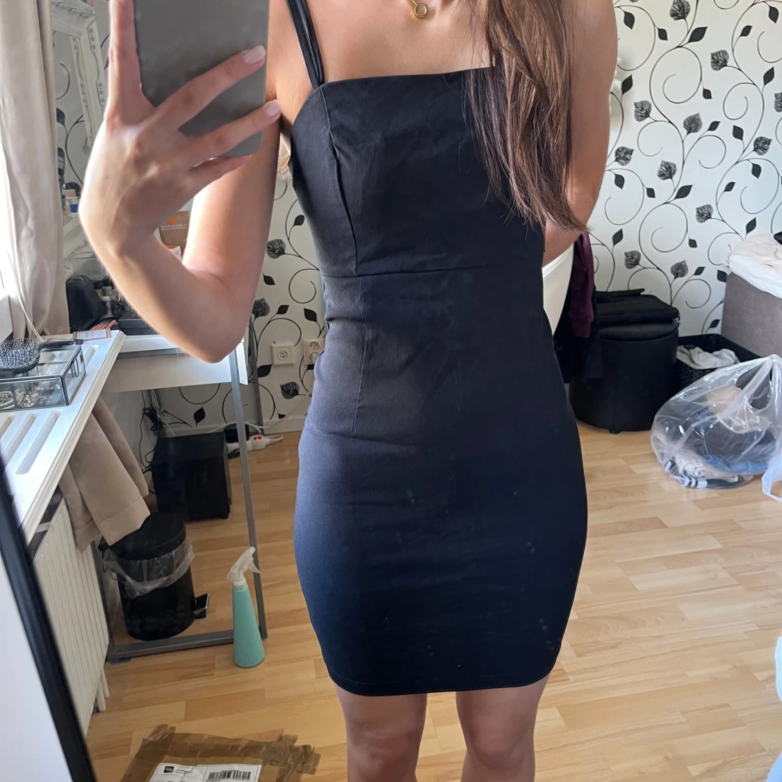 Svart tight kortklänning