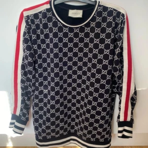 GUCCI TRÖJA - Storlek XL, är mer som en L