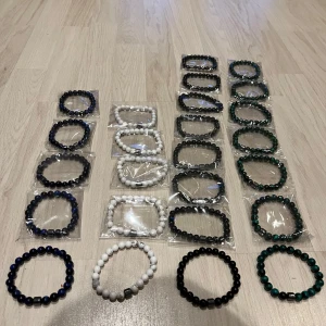 Armband  - Sten armband, 4 olika färger och topp kvalitet.    PASSAR ALLA STORLEKAR. 79kr styck 