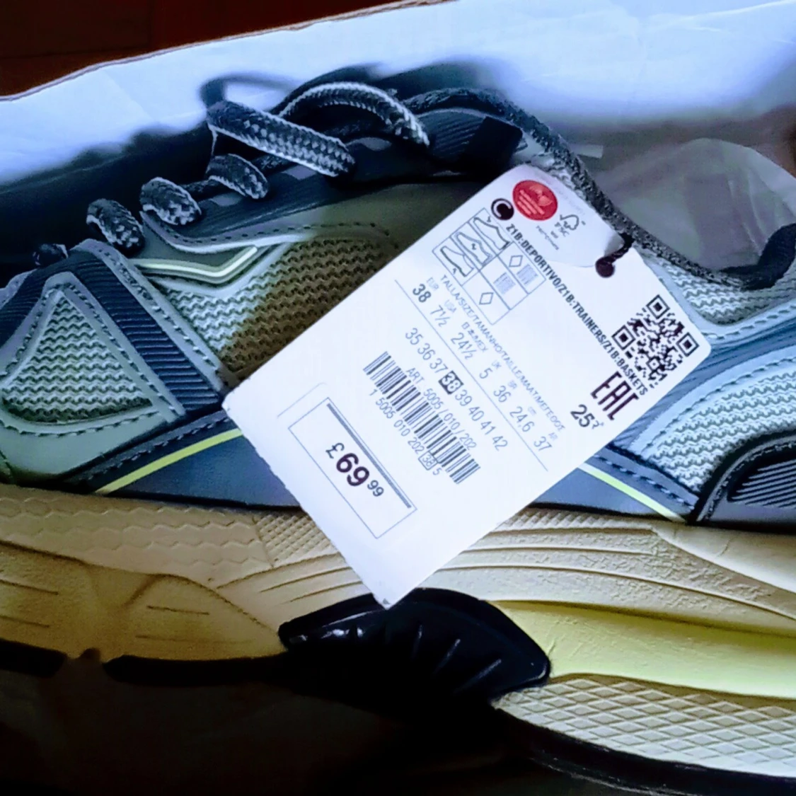 Blå och vita sneakers med meshdetaljer - 2