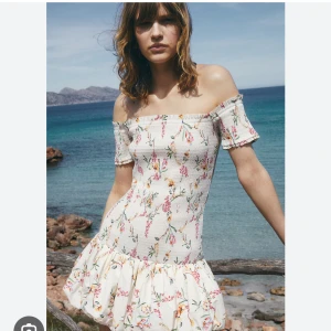 SÖKER!!!!!!!!!!!HM KLÄNNING - SÖKER DENNA KLÄNNING I XS-S 