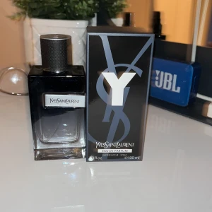 Yves Saint Laurent Eau de Parfum - 100ml ungefär 96ml kvar tar även emot byten.