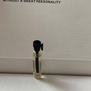  Freshotic  - Litet parfymprov från Essnce, Freshotic!!. Perfekt för att testa en ny doft eller ha med sig i väskan. Endast testad