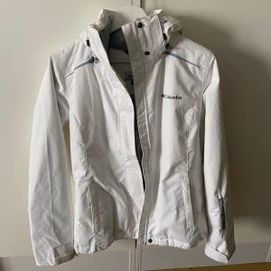Skidjacka Columbia vit - Köpt på vinted i fint skick, inte använd! 