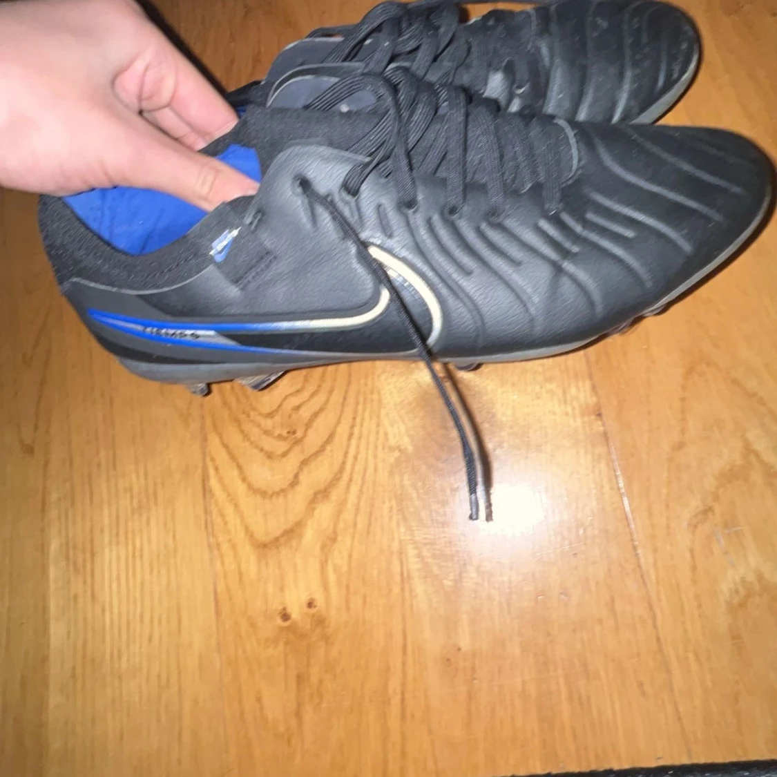 Nike Tiempo fotbollsskor i svart och blå - 1