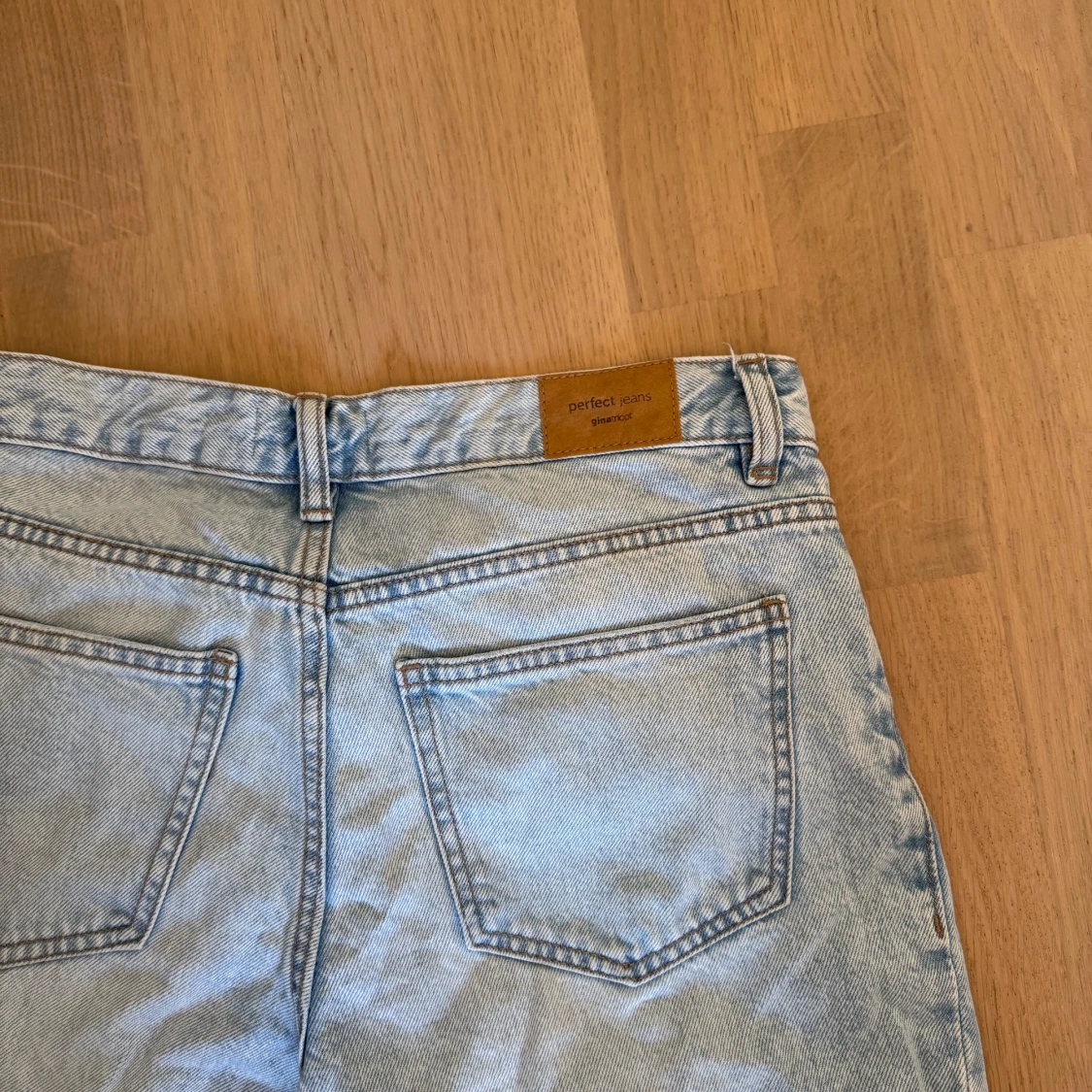 Ljusblå raka jeans  - 1