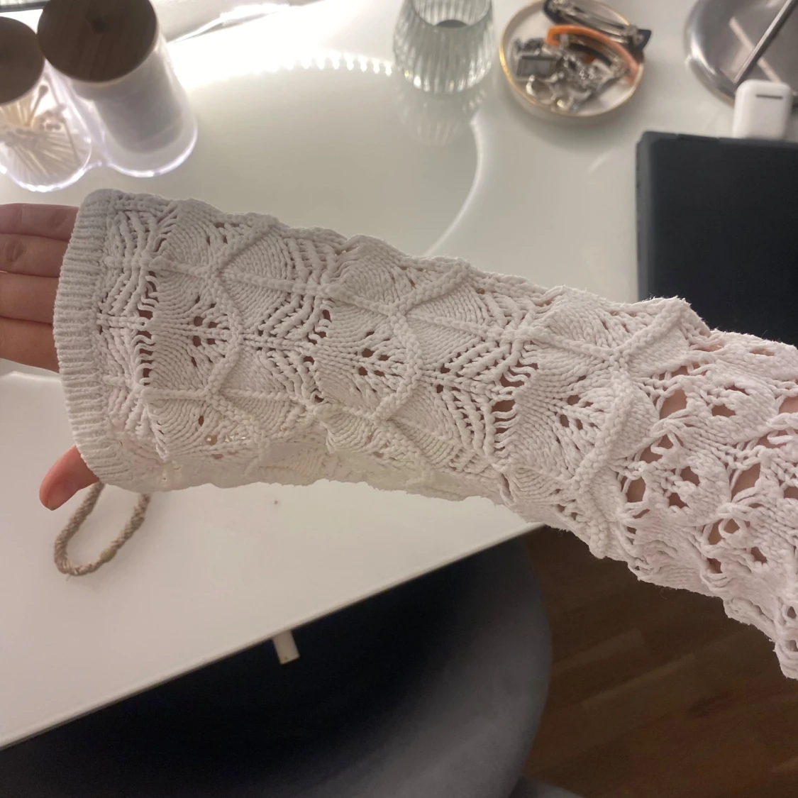 Vit virkad croppad tröja - 2