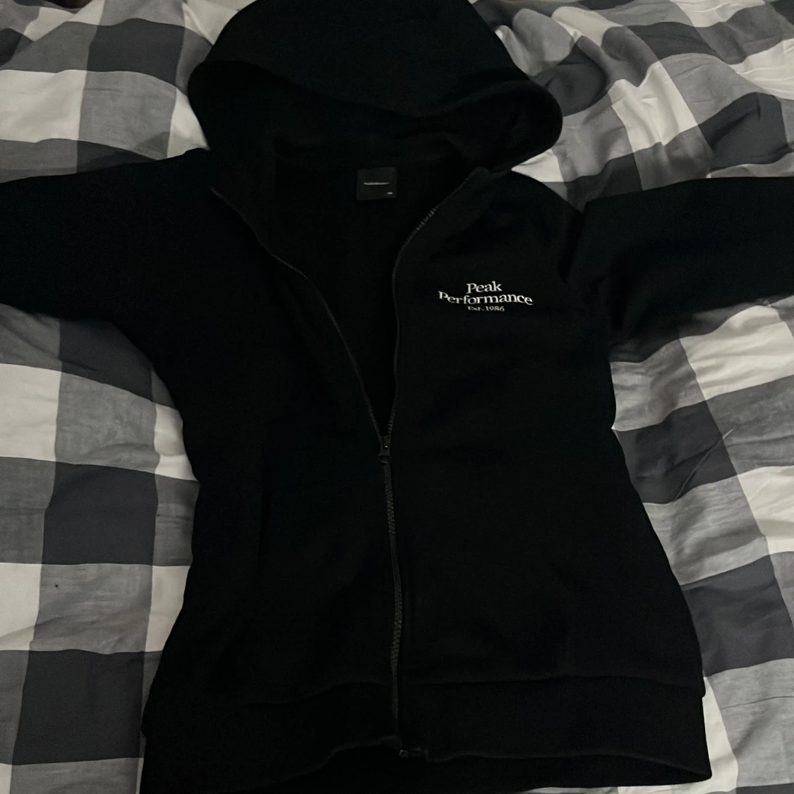 Svart hoodiejacka från Peak Performance - 2