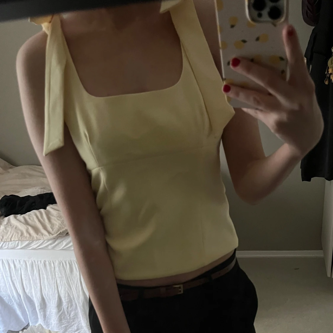 Gul croppad linnetopp med knytband - 1