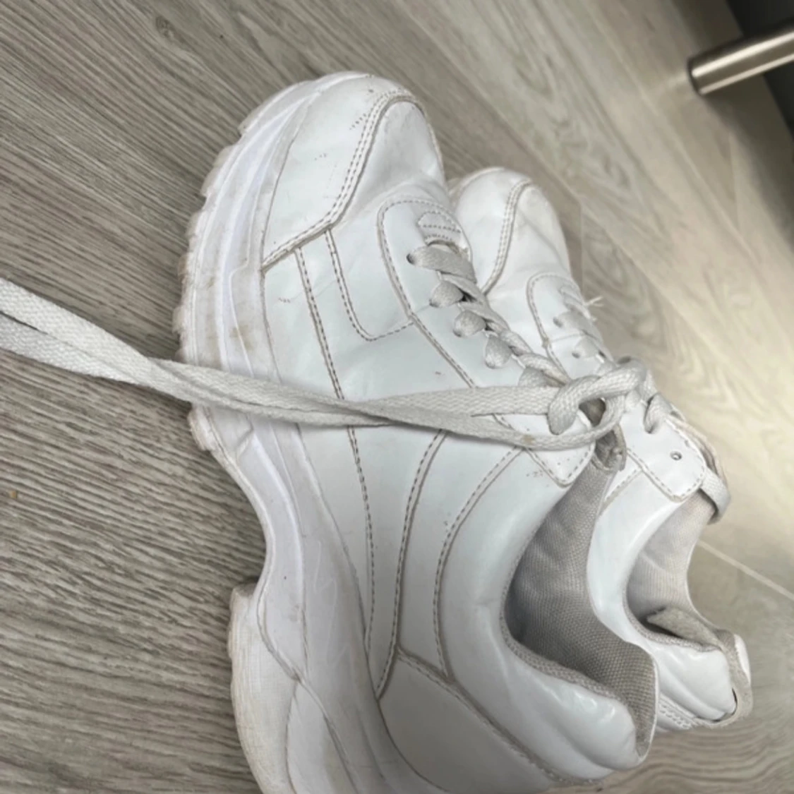 Vita chunky sneakers med snörning - 1