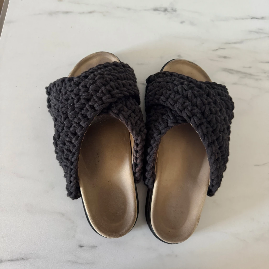 Svarta tofflor från Inuikii - 1