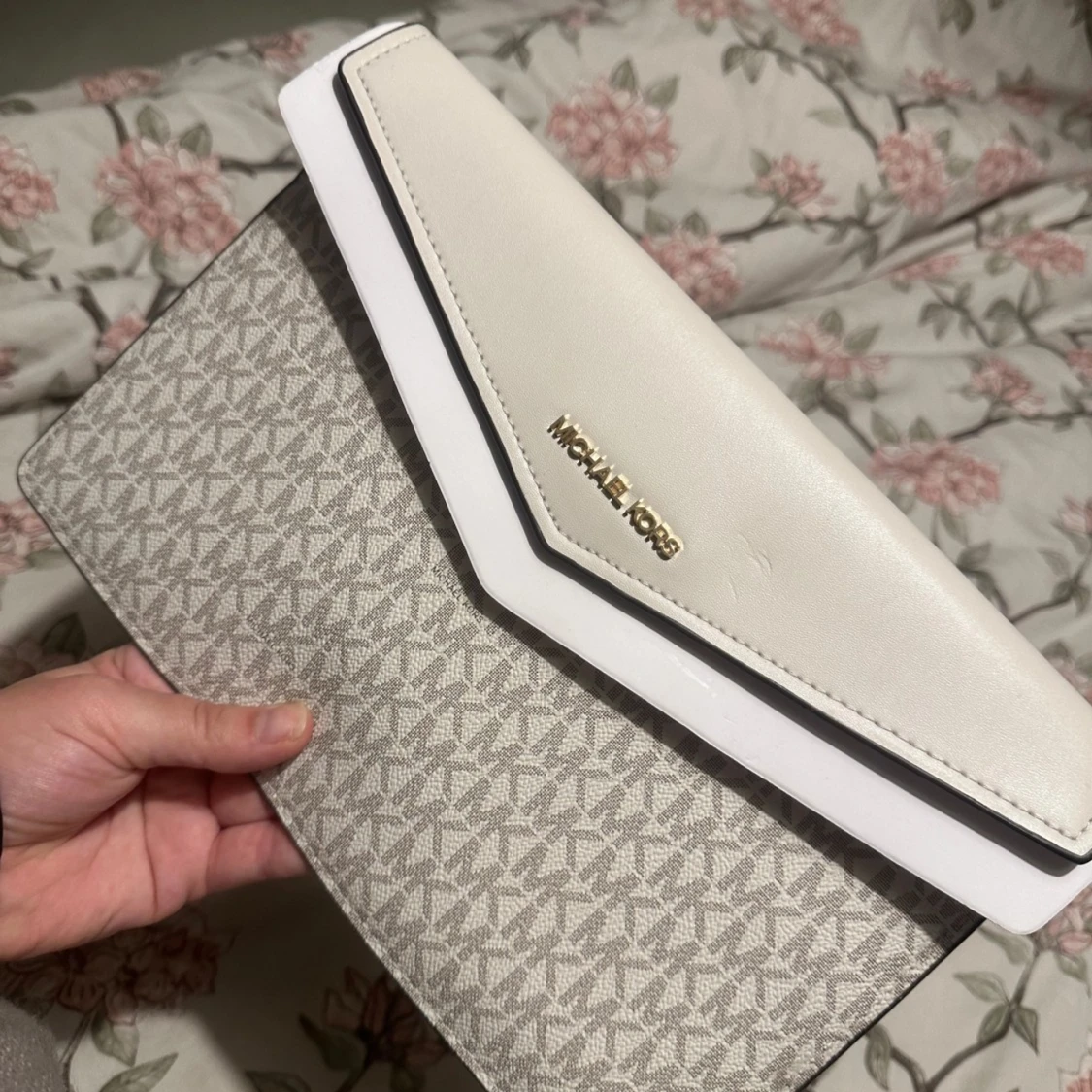 Vit och beige kuvertväska från Michael Kors - 92