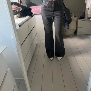 Svarta Levis vida jeans  - Världens snyggaste Levis jeans med vida ben ❤️