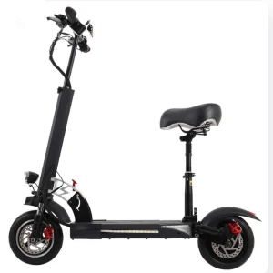 Svart emoko el scotter/moped  - Emoko svart el-scooter med sadel, breda 10cm däck och digital display på styret. Scootern har både fram- och bakbroms och led lights. Scottern åker i 45kmh har 1000/1200 watts och årkar 65 km per laddning. Scottern kommer med två nycklar och en laddare. Scottern är också vikbar och har sväng ljus och en tuta. Nypriset på scottern är 10000kr. Scottern väger 34kg och årkar 130kg på scottern. Scottern har 3 hastighetslägen. Perfect för dig som älskar höga hastigheter och scootrar/mopeder.