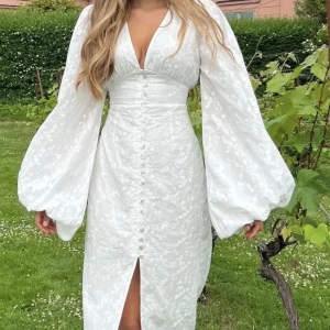 Postiano dress - Säljer nu min superfina Postiano klänning från Adoore. Använd 2 gånger, ser ut som ny! 🩷🩷