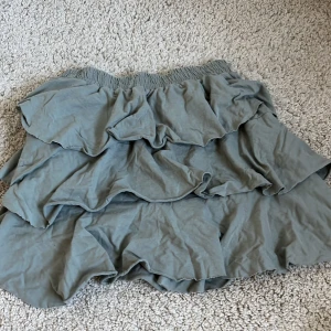 Grön volangkjol - En grön kjol med volanger  💚💚