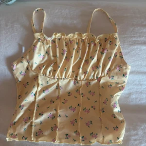 Gult blommigt linne - Linne ifrån shein, storlek S🌸