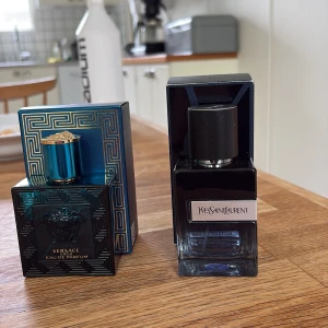Ysl y edp och Versace Eros edp - Två jättegoda parfymer till ett mycket bra pris! Ysl y edp så är det 30-35 ml kvar vilket räcker väldigt länge. En mycket eftertraktad parfym som alla tycker om å rankar extremt högt. Versace erosen (37-40 ml)  är i edp koncentrat och är den mer ”fräschare” av erosen, den funkar perfekt för fest men även till vardags med tanke på fräschheten