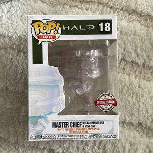 Funko pop halo master chief - Special edition 18 stycken. Väldigt bra skick. Genomskinlig gubbe