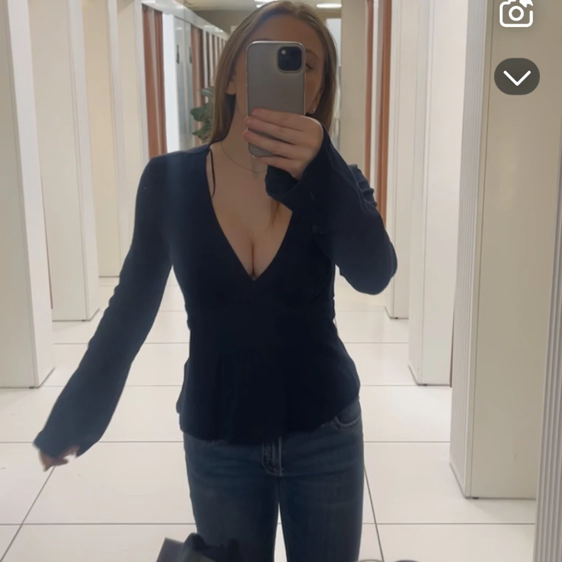 Mörk blå v-ringad topp