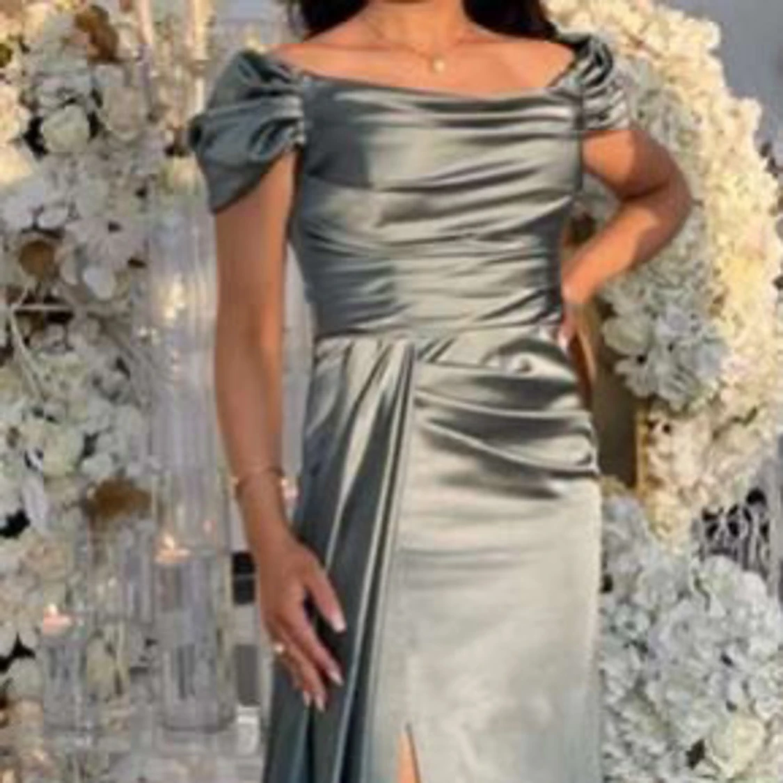 Turkosgrön axelbandslös långklänning i satin - 1