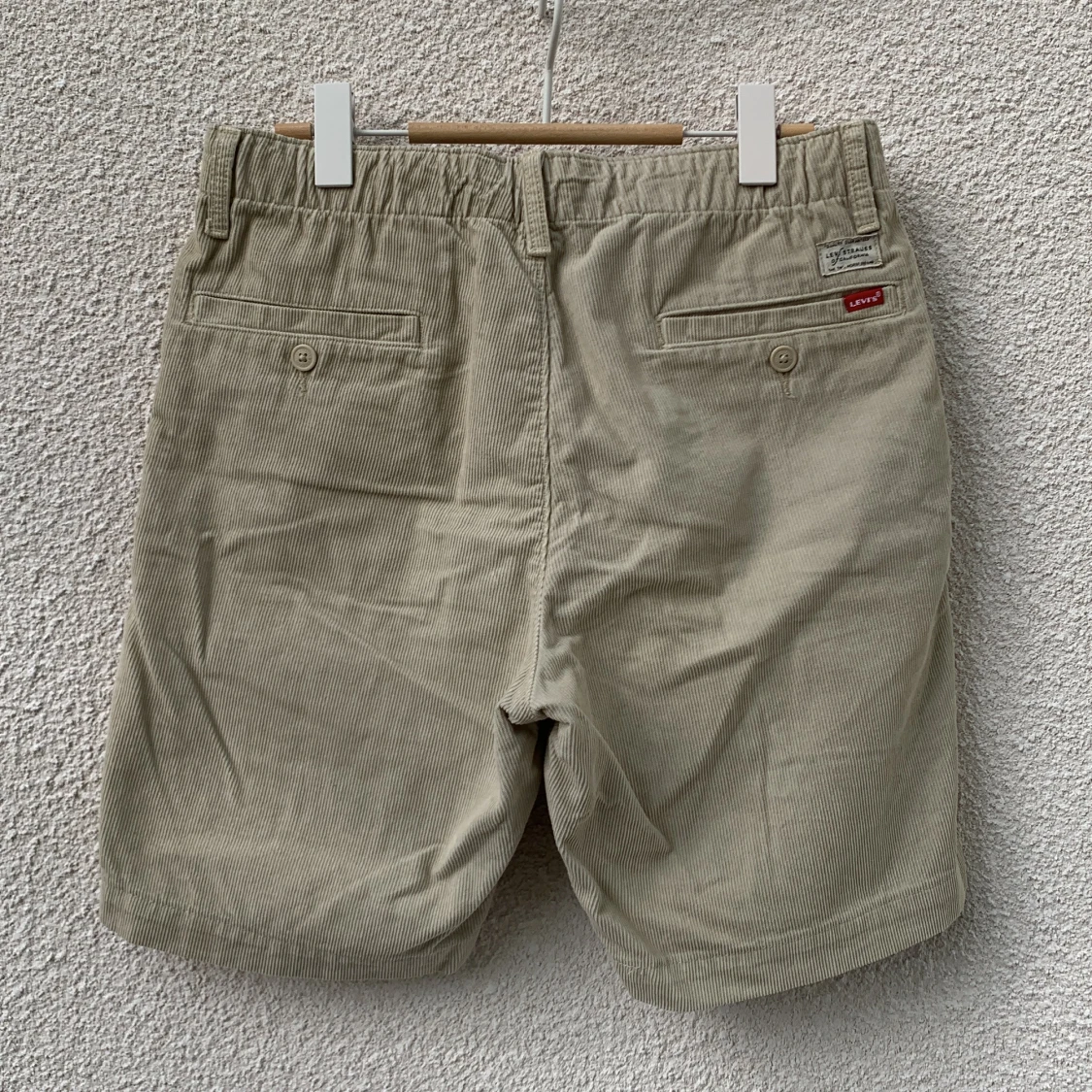 Beiga manchester shorts från Levi's - 1