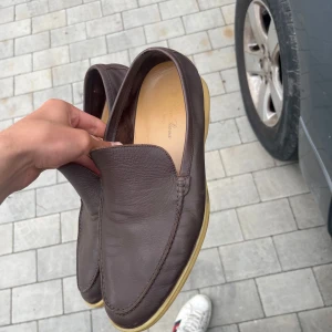 Loro piana summer walks - Ett par grymma skor till sommaren😦🔥🔥🔥 | Loro piana summer walks i äkta läder | Storlek 45, passar även 45,5 | Bra skick, myckeeet liv kvar i dessa (sulan har inte börjat mörkna - tecken på att skorna är i bra skick) | Äkta såklart / Mvh 