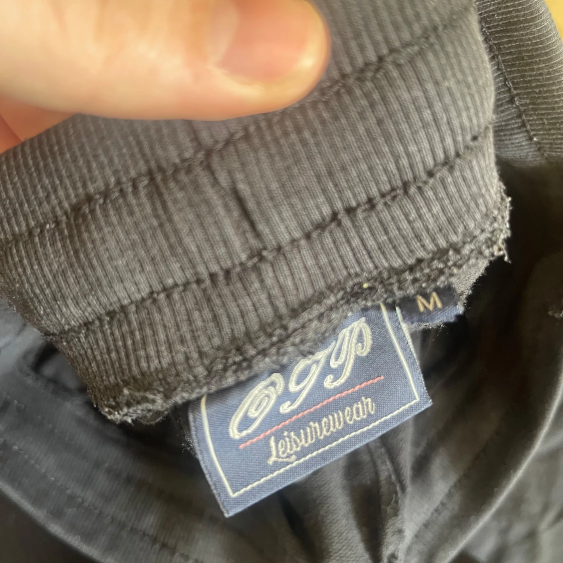 Svarta mjukisbyxor med resår och snörning - 4