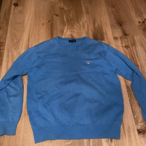 Gant tröja - Mycket fin gant tröja. Bra skick på den. Finns liknande tröjor i min profil. 