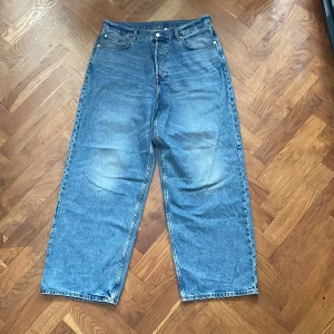 Weekday astro jeans  - Knappt använda jeans från weekday 