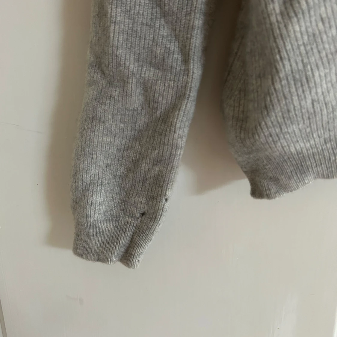 Ljusgrå stickad tröja från Soft Goat - 3