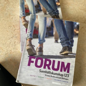 Forum Samhällskunskap 123 - Säljer två läroböcker i samhällskunskap - Forum samhällskunskap 123. Perfekt för dig som vill förstå samhället bättre och få koll på politik, ekonomi och kultur. Anpassad för gymnasieelever. Båda böckerna ingår i köpet, går att köpa en. Hör av dig vid frågor om böckerna!