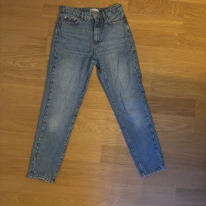 Blåa jeans - Storlek 36