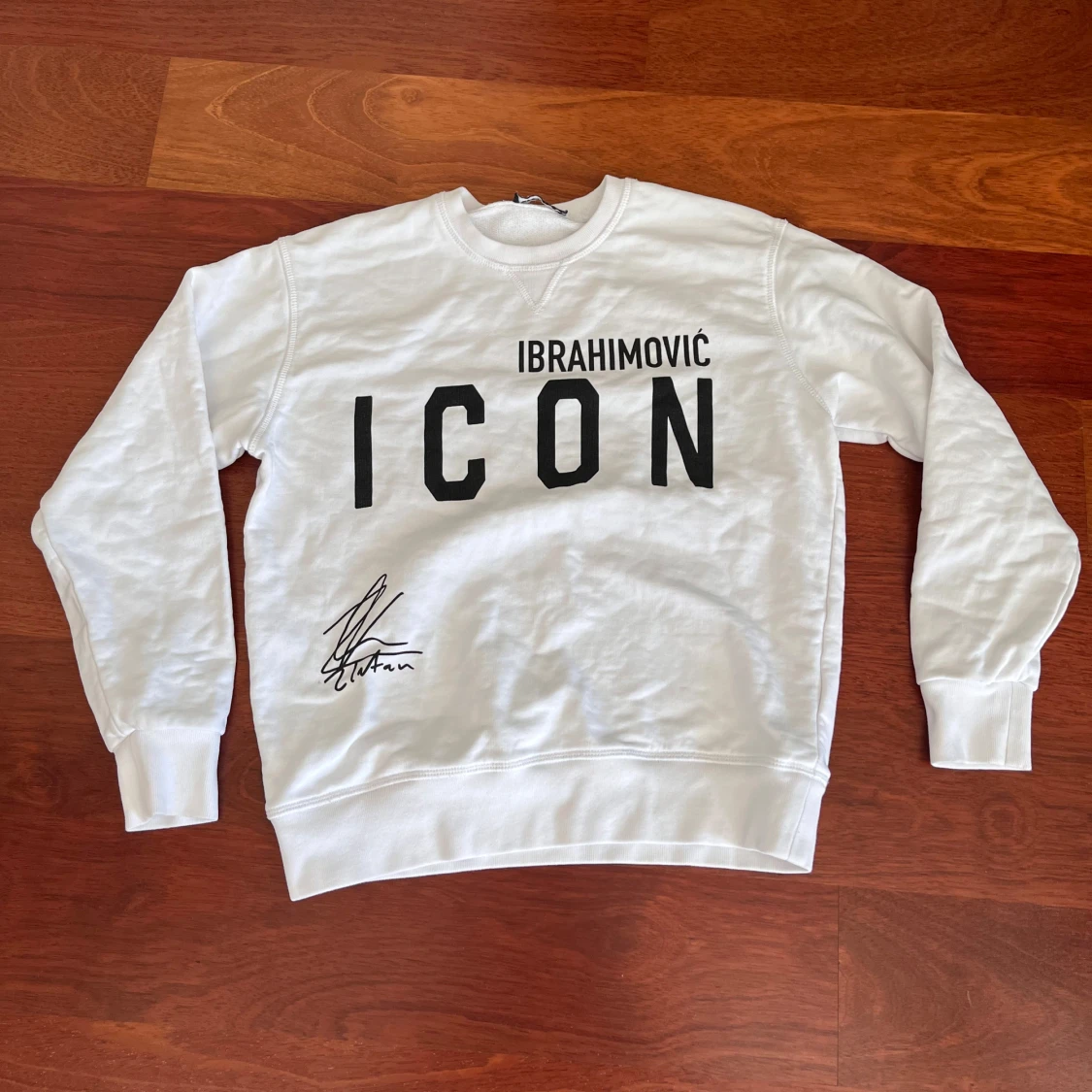 Vit sweatshirt ICON Ibrahimović från Dsquared2