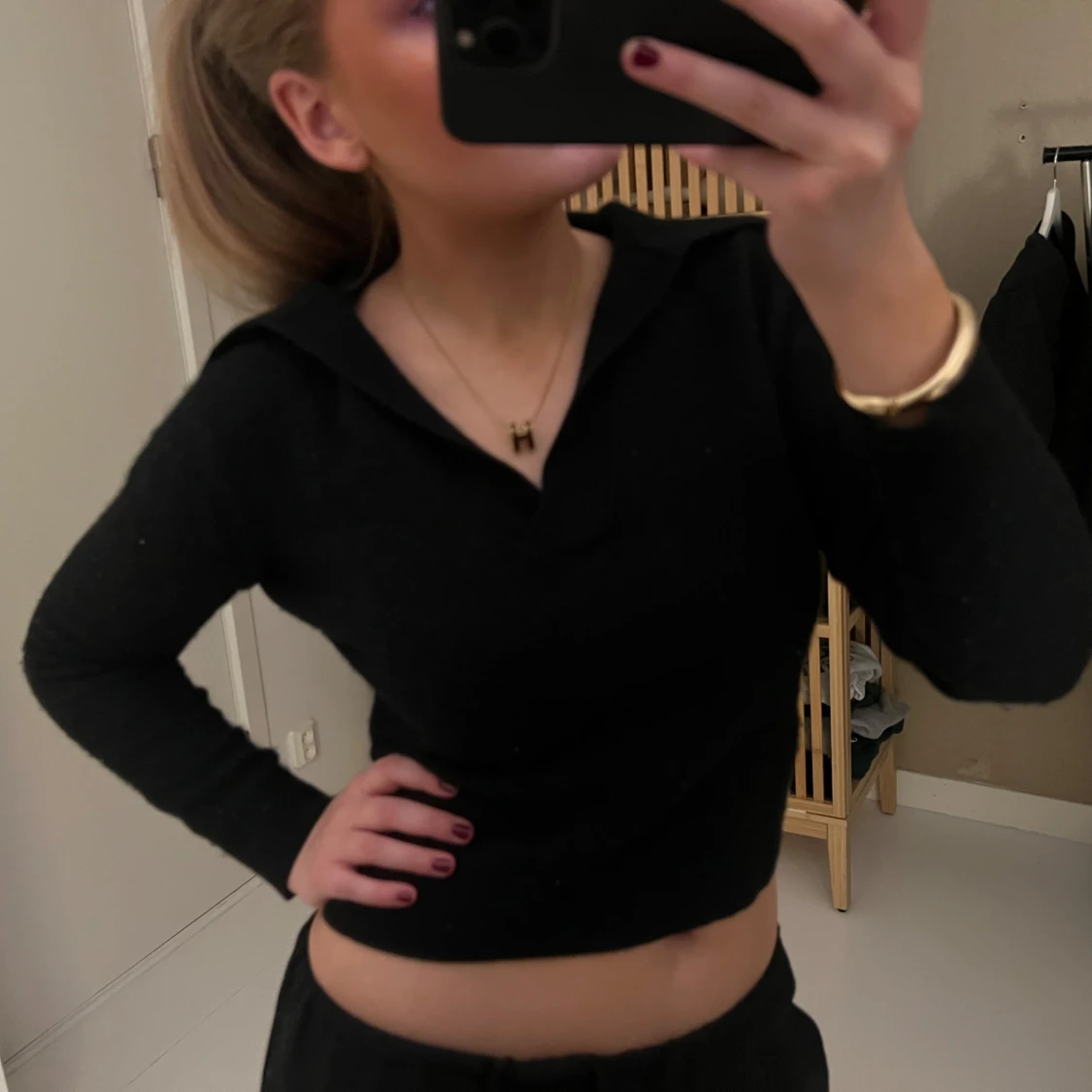 Svart croppad stickad tröja med krage - 1