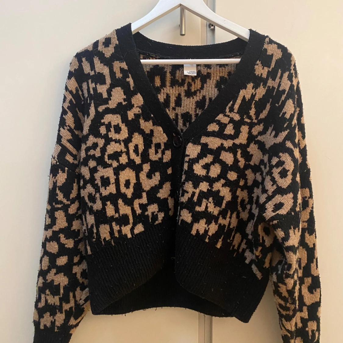 Leopardmönstrad kofta från Visual Clothing Project - 2