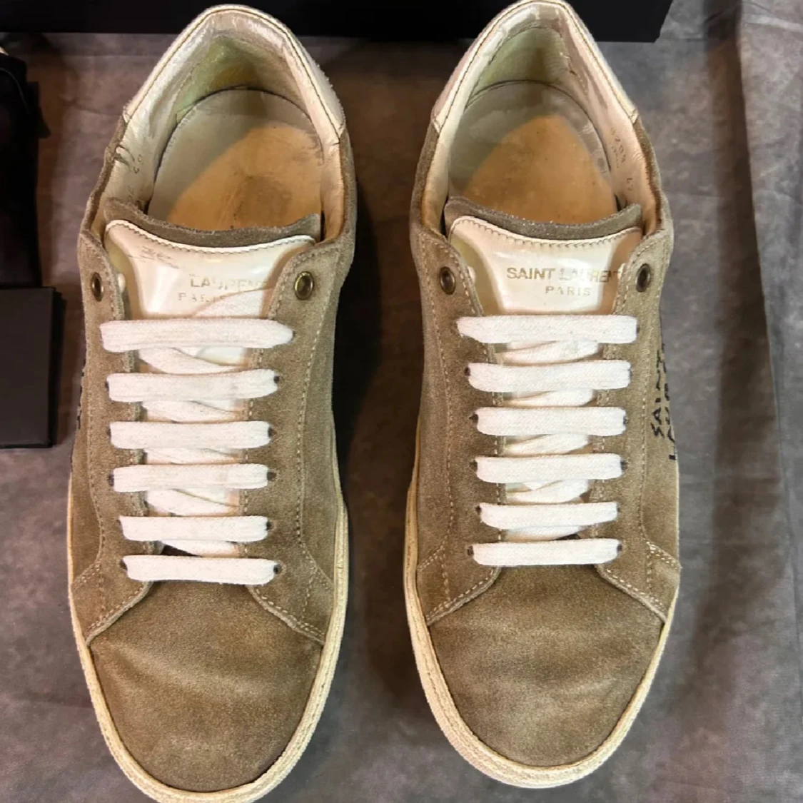 Beige sneakers från Saint Laurent - 2