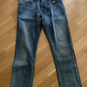 Nudie Jeans - Säljer nudie jeans Storlek: W31 L32 Färg True Cold Blue modellen och allt finns på bild 3