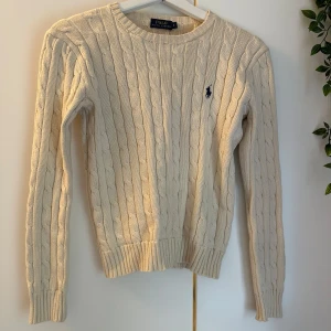 Ralph Lauren tröja - Knappt använd tröja från Ralph Lauren!