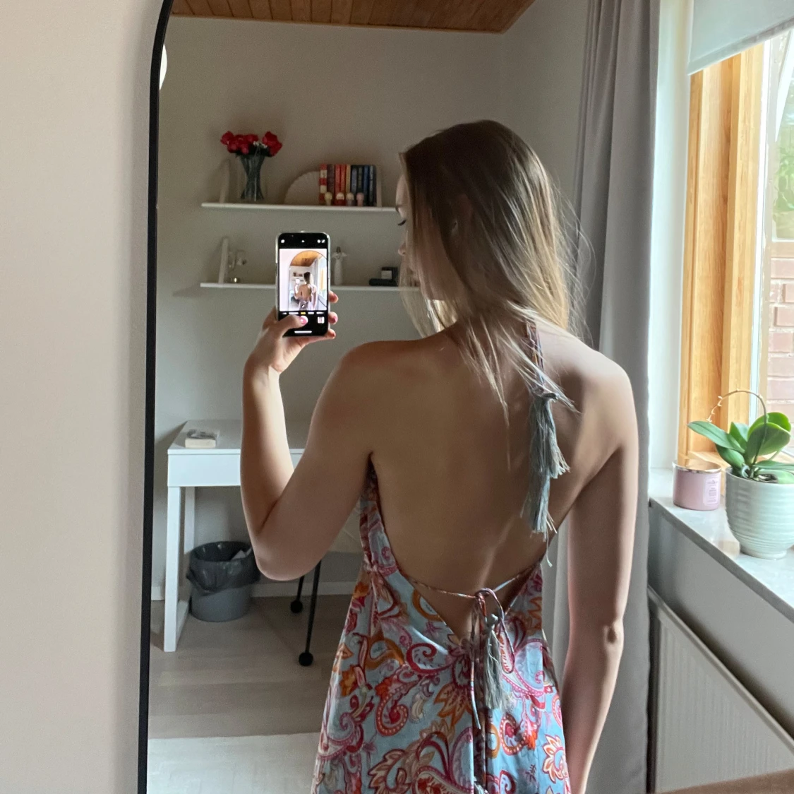 Färgglad långklänning med paisleymönster - 1