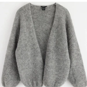 kofta  - jättesnygg kofta som tyvärr inte kommer till användning!!🥰 använd max 2 gånger, helt perfekt skick!!