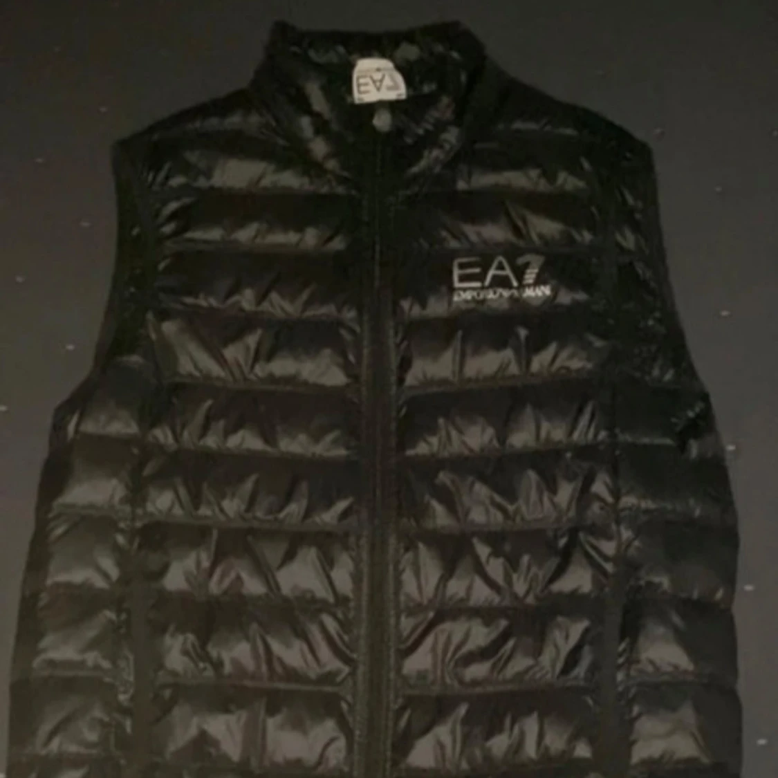 Svart dunväst från Emporio Armani EA7