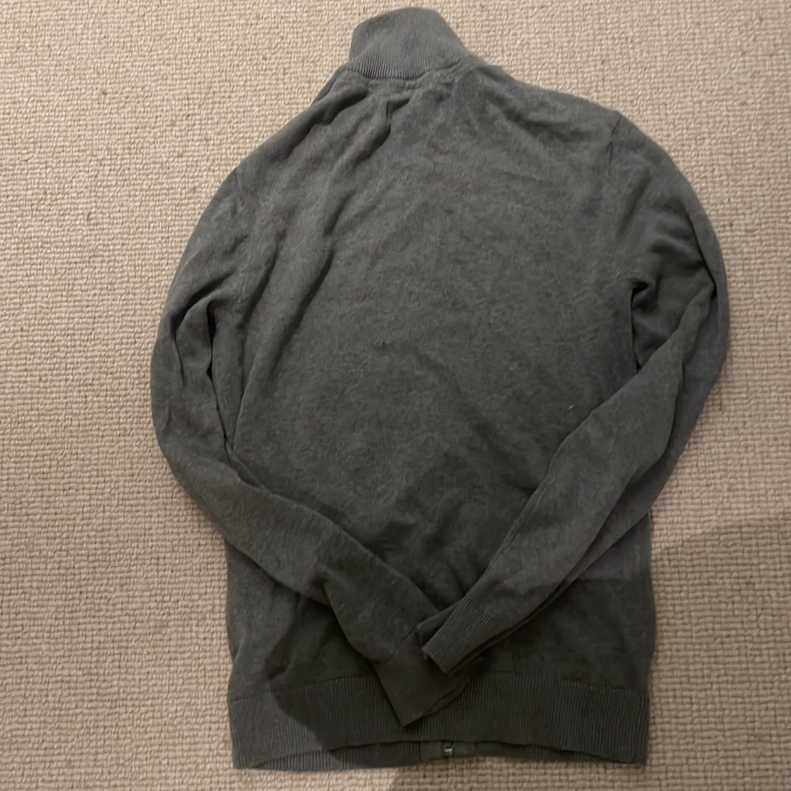 Grå stickad full zip tröja - 1