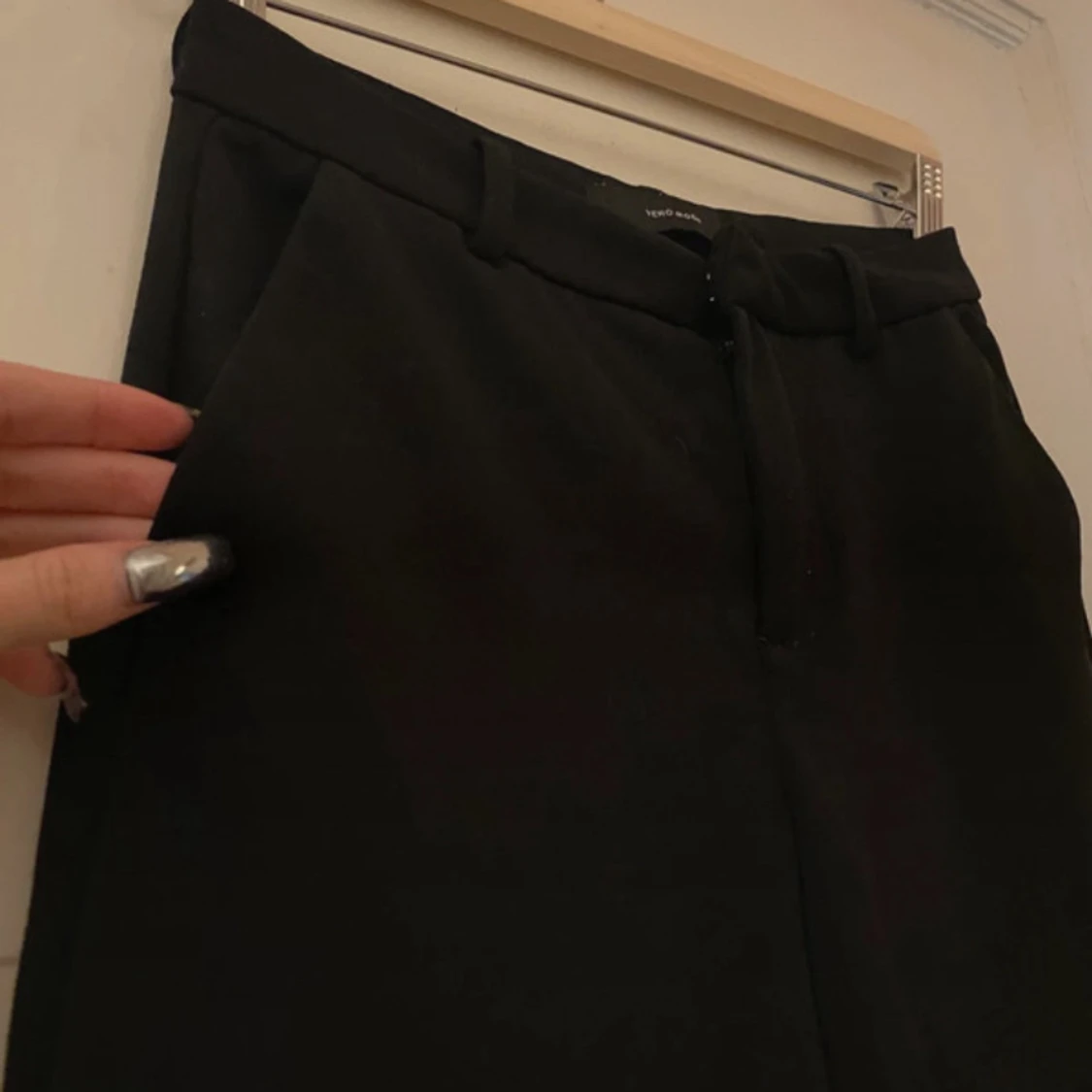 Svarta kostymbyxor från Vero Moda